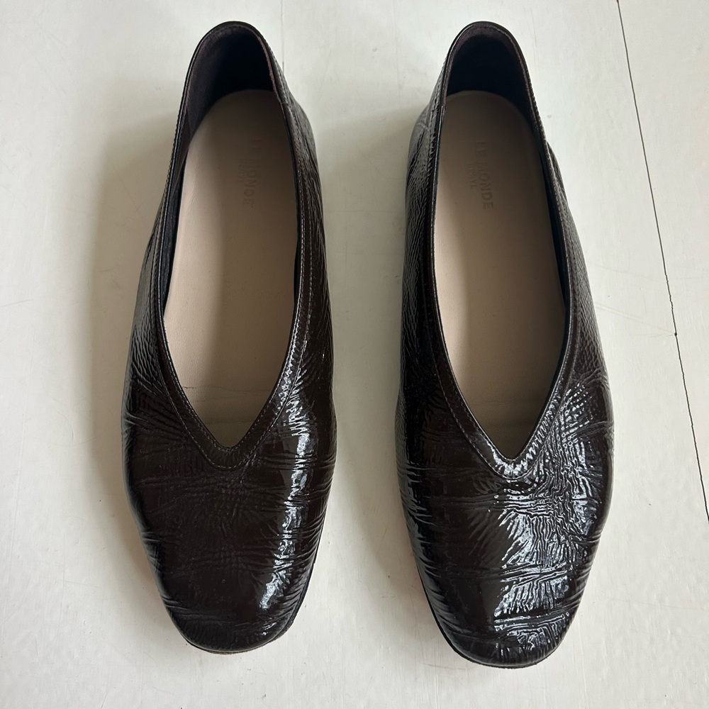 Le Monde Beryl Size 37 Brown Crinkle Patent Luna Slipper Lightly Worn Fits Loose